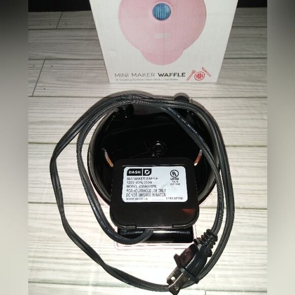 Dash Pink Mini Waffle Maker 4" Cooking Surface Non-stick 350 Watts - Picture 6 of 10